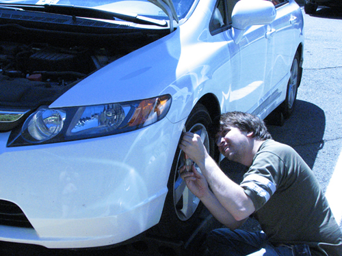 Disconnecting the bumper panel